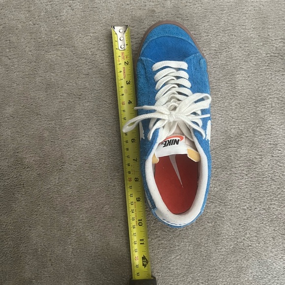 Nike Blue and White Women's Sneakers - Picture 6 of 10